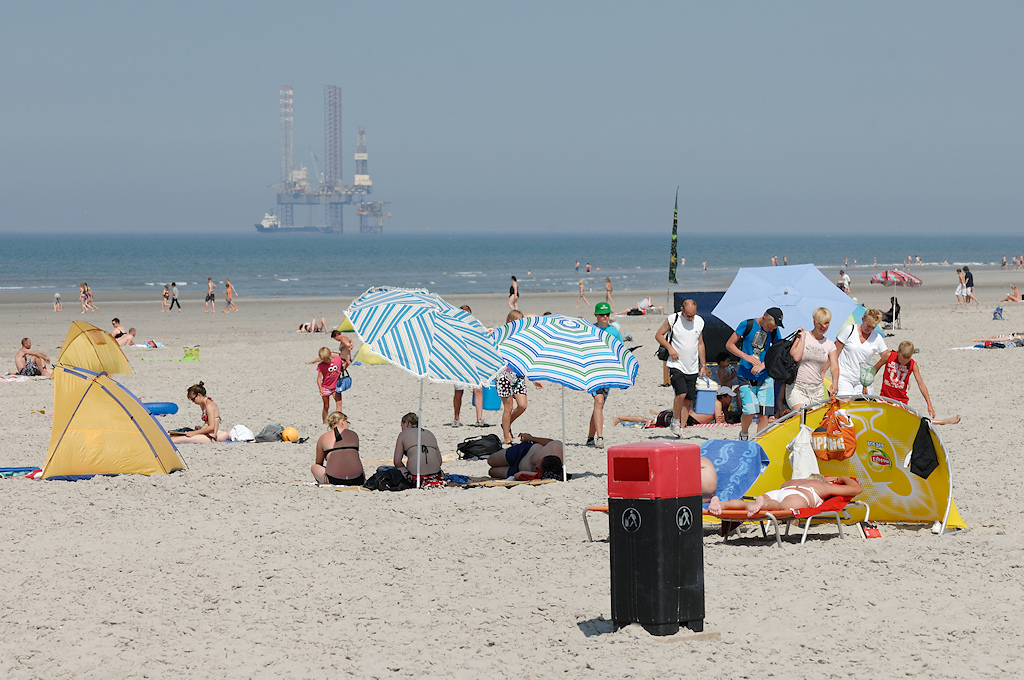 Amelander strand met booreiland