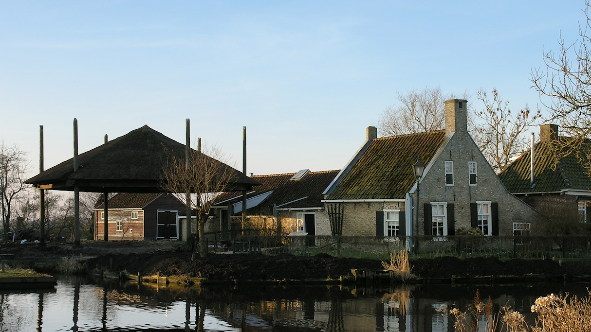 Vooraanzicht Oud Friese Greidboerderij bij Wartena