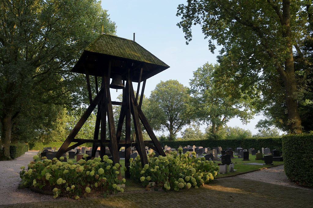 Begraafplaats Buwekleaster met klokkenstoel