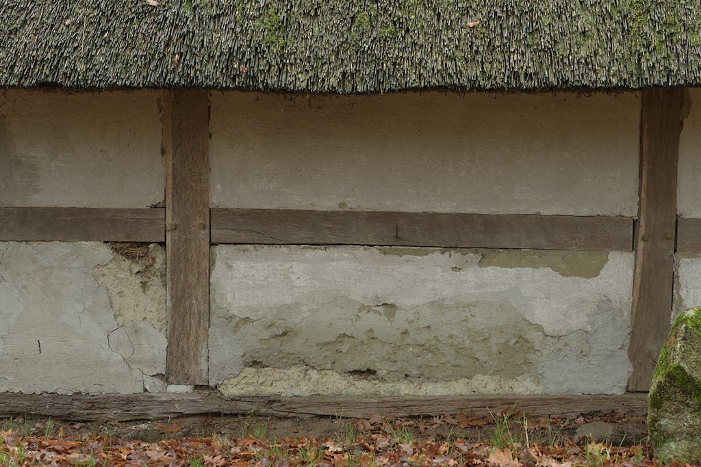 Bruntingerhof, muur van van de stal met beleemd vlechtwerk