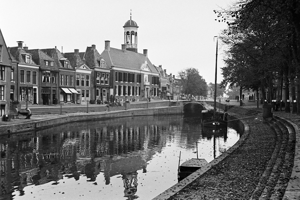 Dokkum, Kleindiep met stadhuis in 1941