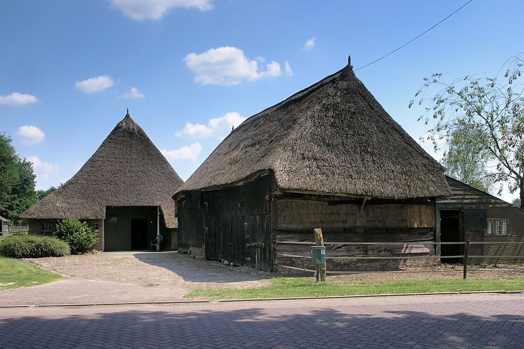 Gees, Boerderij met Achterbaander