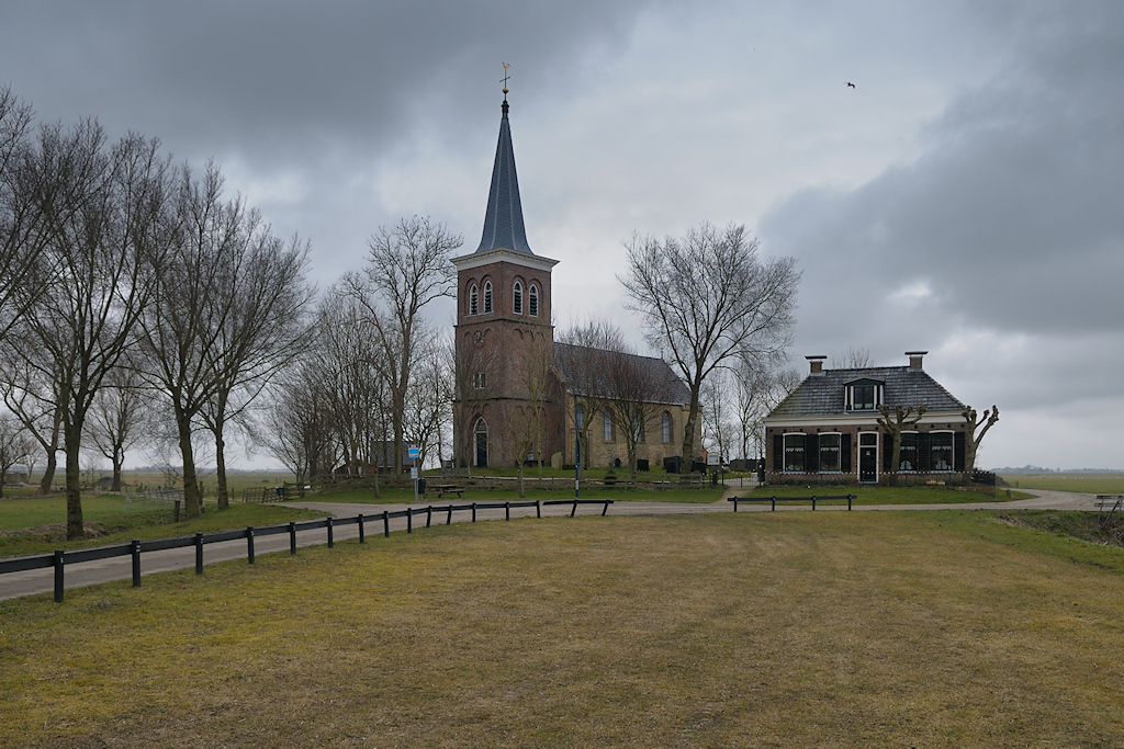 Leons, Kerk met Pastorie