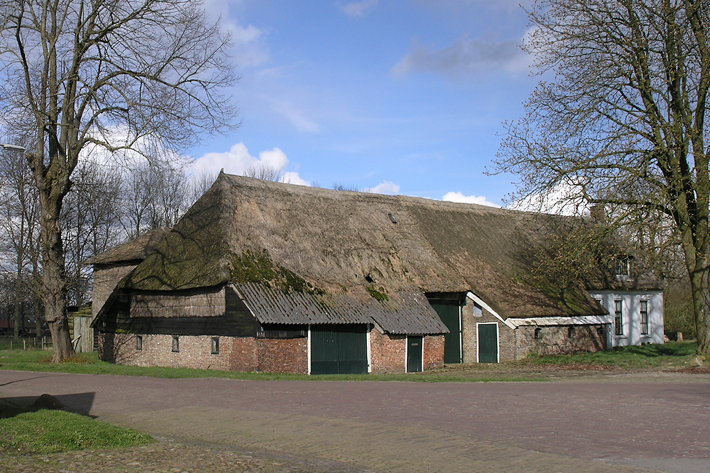 Dwarsdeelboerderij uit 1746 in Lhee