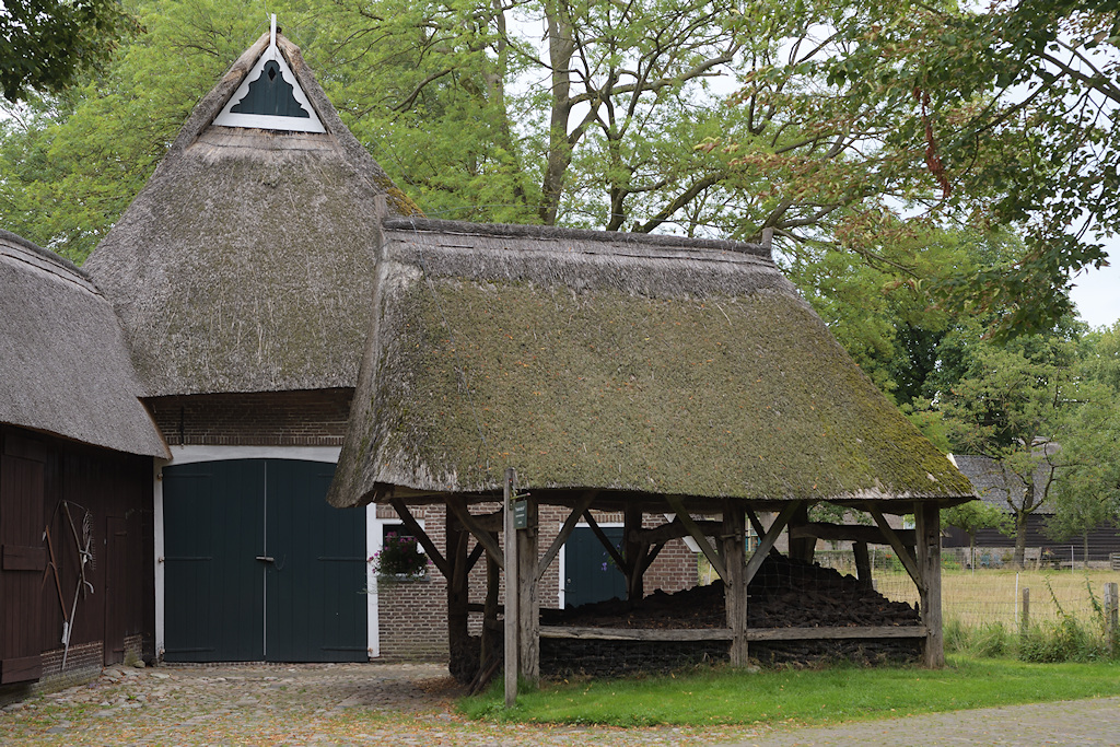 Orvelte, Hallenhuisboerderij met Zuddenschuur