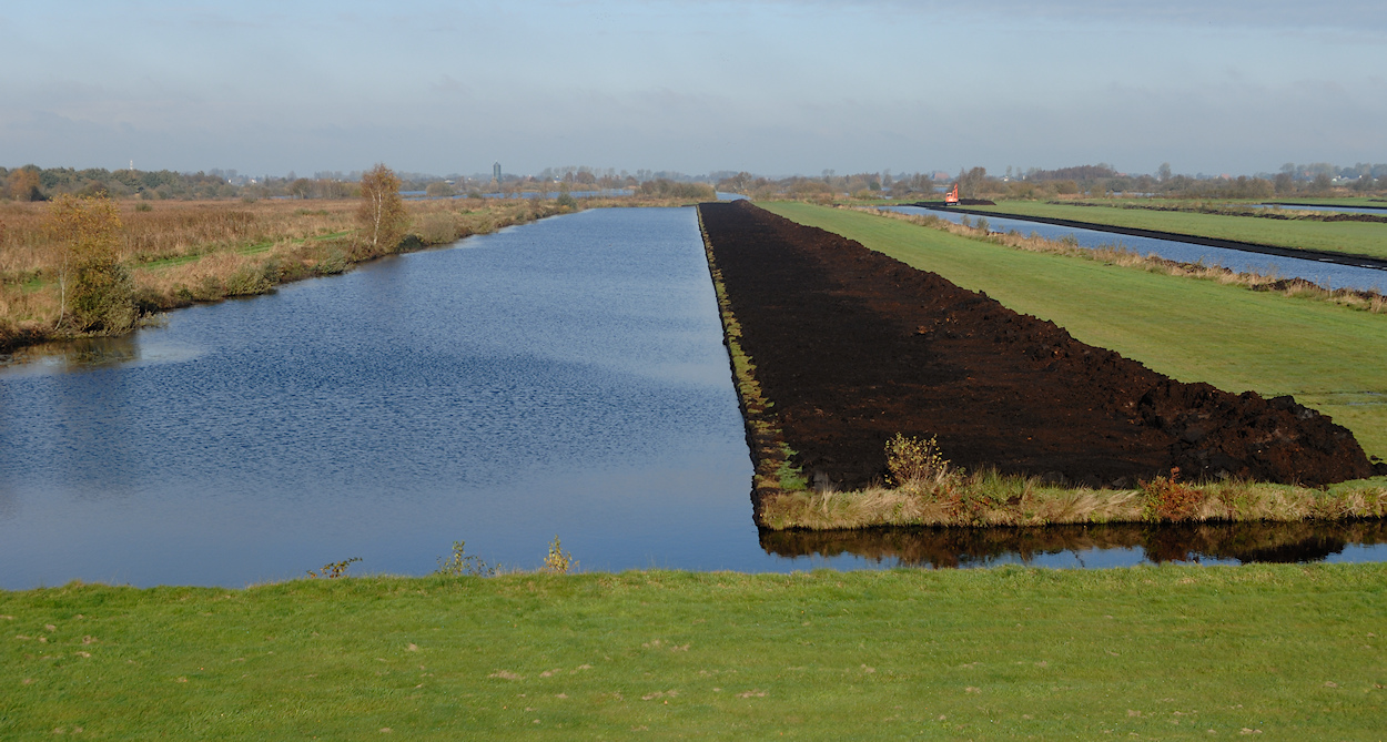 Nieuwe petgaten en legakkers in de Deelen