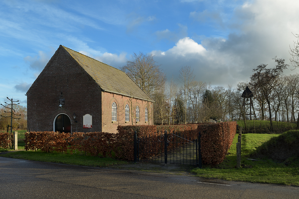 Klokkenstoel en Voormalige Kapelkerk van Rotstergaast