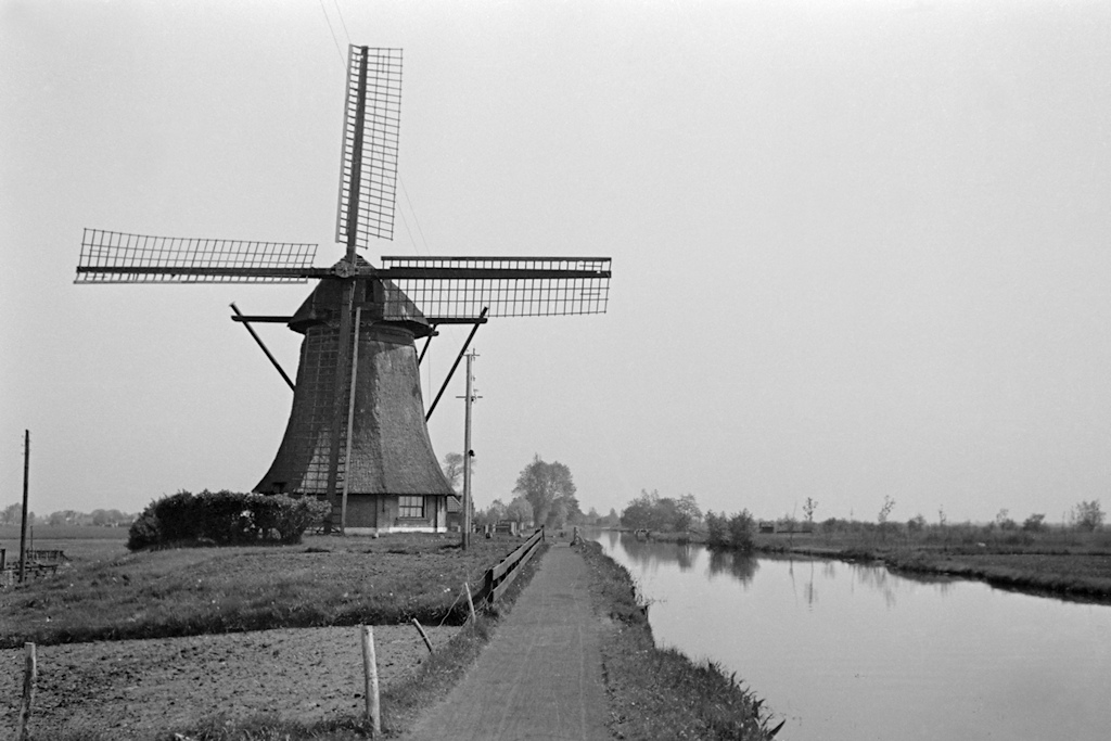 Groote Sint Johannesgasterveenpolder met poldermolen de Hersteller