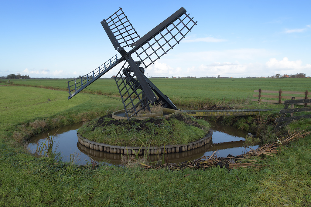 De enige autenthieke Tjasker van Frysl�n staat bij it Heidenskip