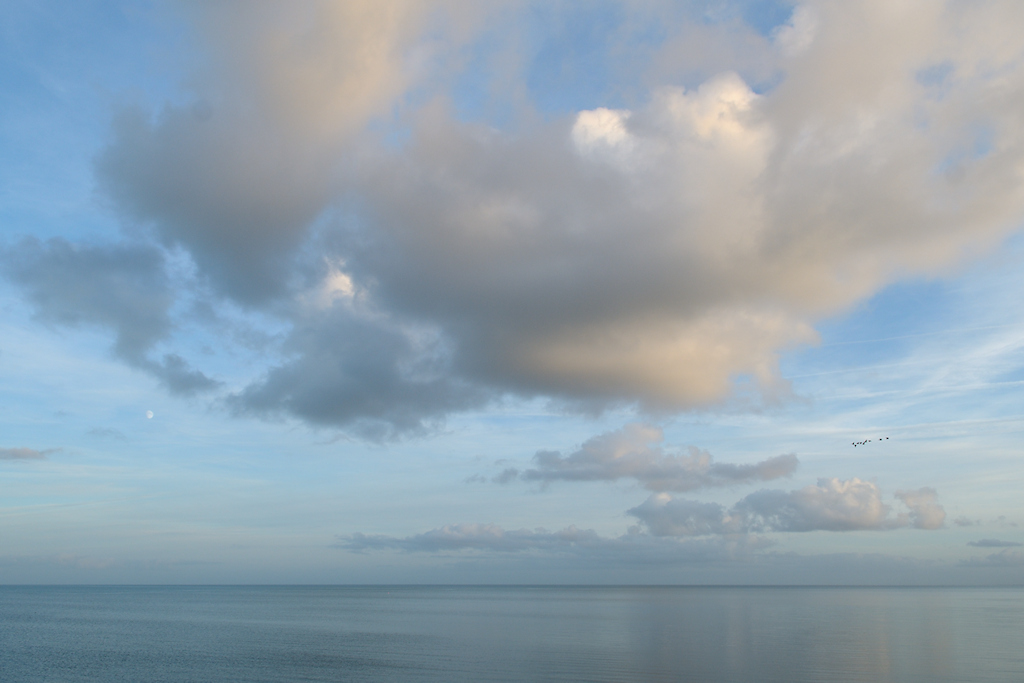 Mooie wolkenlucht boven de Wadden