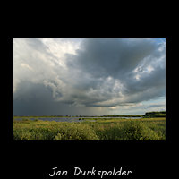 Een zware bui trekt over de Jan Durkspolder