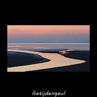 Een getijdengeul in het laatste avondlicht