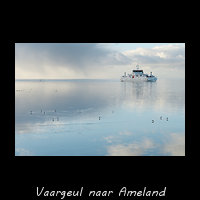 De veerboot naar Ameland ploegt zich door de vaargeul