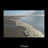 Vloedlijn kruipt over het slik